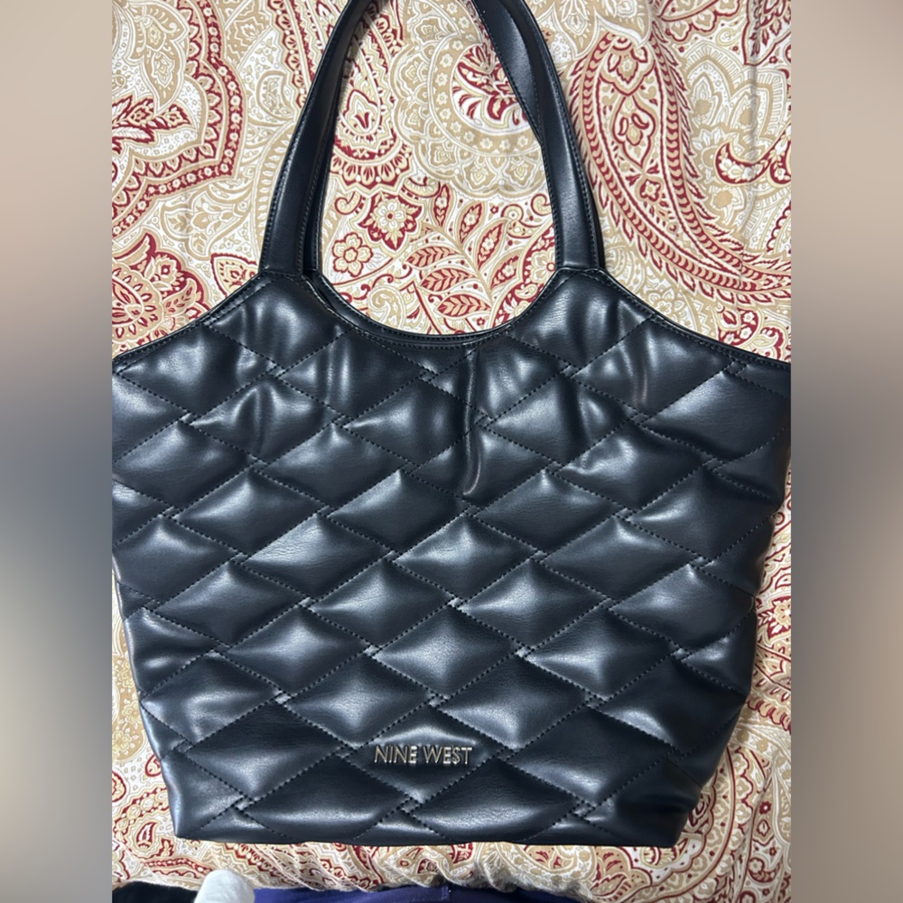 ‘Nine West’ black purse
